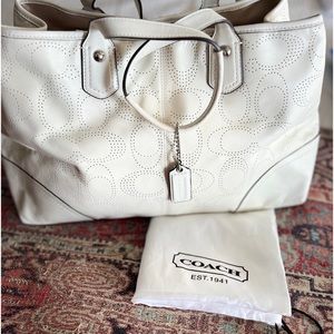 👜 NWOT COACH: № A1282-F19681 PERFORATED LEATHER CARRY ALL TOTE RM1590